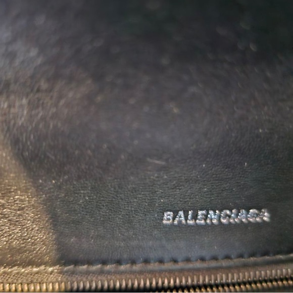Selling my balenciaga purse retails for $3000 selling for $2500. - Picture 3 of 10
